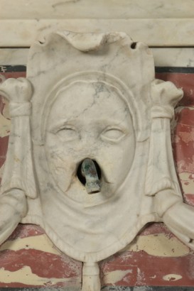 Particular wall fountain