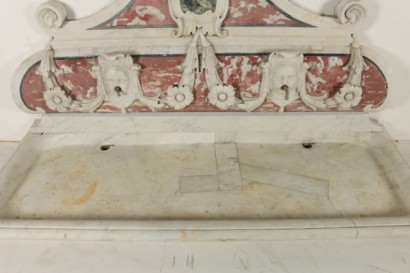 Particular wall fountain