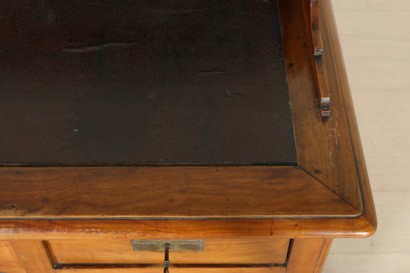 Scrittoio da centro particolare