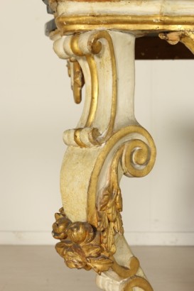 Particular leg console marchigiana