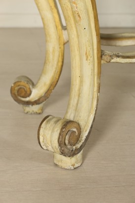 Particular leg console marchigiana