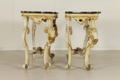 Side view console Couple marches