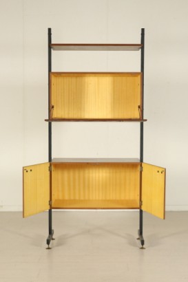 50-60 ans à l’intérieur de l’armoire