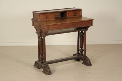 Piccolo scrittoio da centro