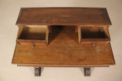 Particolare Piccolo scrittoio da centro