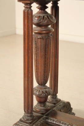 Particolare gamba Piccolo scrittoio da centro