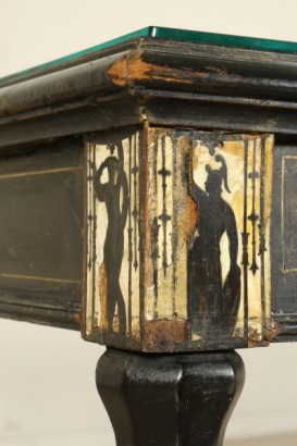 Mesa escritorio con intarsia, embutido