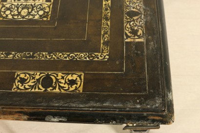 Mesa escritorio con intarsia, embutido