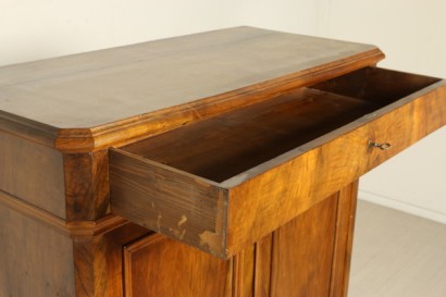 Bestimmten Schrank Nussbaum Schritt 800