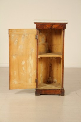 Interno Comodino con piano marmo di Carrara