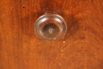 Particolare Comodino con piano marmo di Carrara