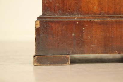 Particolare Comodino con piano marmo di Carrara