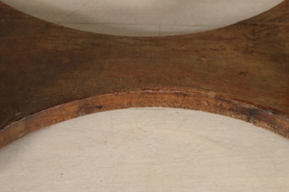 Particolare tavolo-consolle da centro