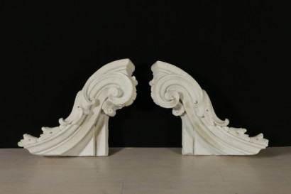 Coppia di elementi decorativi in marmo