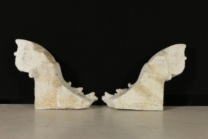 Coppia di elementi decorativi in marmo - particolare