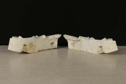 Coppia di elementi decorativi in marmo - particolare
