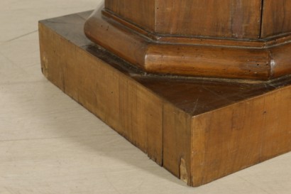 Comodino-colonna Impero - particolare base
