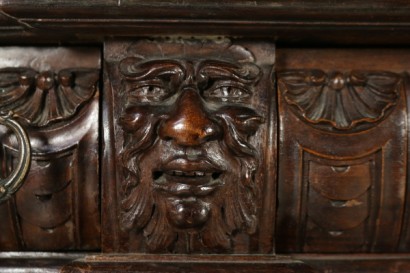 Buffet-Renaissance-detail dévers Secrétaire