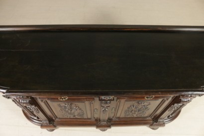 Depuis le buffet de style néo-Renaissance cant Secrétaire-