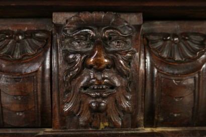 Buffet-Renaissance-detail dévers Secrétaire