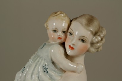 Guido Cacciapuoti, ceramica smaltata, colpo di vento, statua, statua in ceramica, #dimanoinmano, #GuidoCacciapuoti, #ceramicasmaltata, #colpodivento, #statua, #statuainceramica