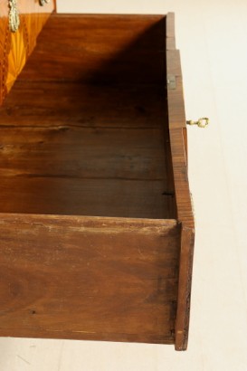 comò, comò neoclassico, comò antico, prezioso comò, comò in stile neoclassico, stile neoclassico, comò in noce ventato, noce venato, comò in bois de rose, comò fine 700, comò 700, di mano in mano, marmo di carrara, comò con piano in marmo di carrara, piano in marmo di carrara, piano sagomato