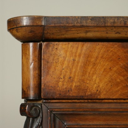 commode, commode en noyer, commode en plume de noyer, plume de noyer, commode 800, commode fin 800, {* $ 0 $ *}, anticonline