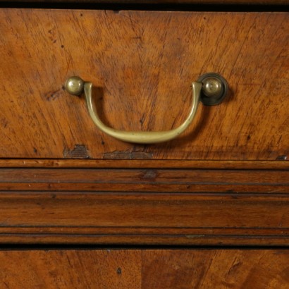 commode, commode en noyer, commode en plume de noyer, plume de noyer, commode 800, commode fin 800, {* $ 0 $ *}, anticonline
