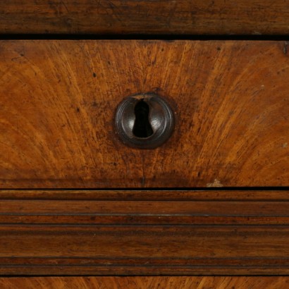 commode, commode en noyer, commode en plume de noyer, plume de noyer, commode 800, commode fin 800, {* $ 0 $ *}, anticonline
