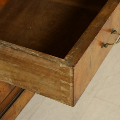 commode, commode en noyer, commode en plume de noyer, plume de noyer, commode 800, commode fin 800, {* $ 0 $ *}, anticonline