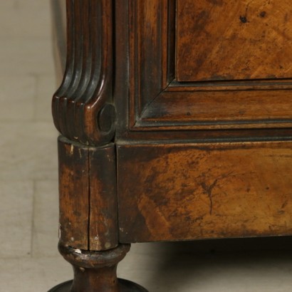 commode, commode en noyer, commode en plume de noyer, plume de noyer, commode 800, commode fin 800, {* $ 0 $ *}, anticonline