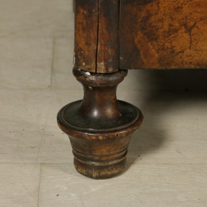 commode, commode en noyer, commode en plume de noyer, plume de noyer, commode 800, commode fin 800, {* $ 0 $ *}, anticonline