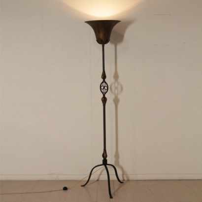 Schmiedeeiserne Stehlampe, Werkstatt des 20. Jahrhunderts, Antike, Kronleuchter, # {* $ 0 $ *}, # bottega900, # antichità, #Lampadaterrainferrobattuto