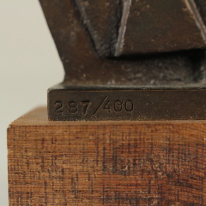 estatua, estatua de bronce, estatua con base de madera, base de madera, estatua de pietro consagra, pietro consagra, {* $ 0 $ *}, anticonline