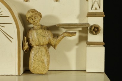 Mesa consola de estilo neogótico con detalle pintado