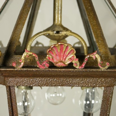 Lampe, Eisenlampe, vergoldetes Eisen, antike Lampe, antike Lampe, {* $ 0 $ *}, antionline, Deckenlampe, Blechleuchter, Laterne, antike Laterne, antike Laterne, große Laterne, Bronzedekorationen