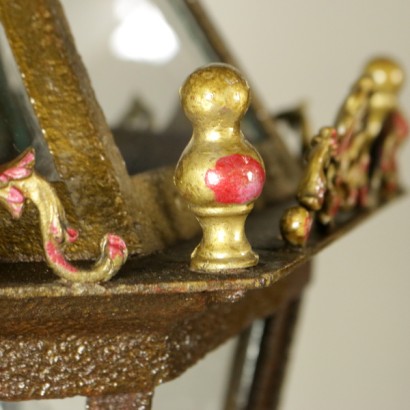 Lampe, Eisenlampe, vergoldetes Eisen, antike Lampe, antike Lampe, {* $ 0 $ *}, antionline, Deckenlampe, Blechleuchter, Laterne, antike Laterne, antike Laterne, große Laterne, Bronzedekorationen