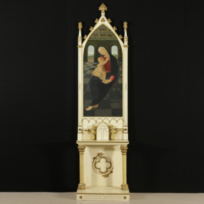 El neo-g&#243;tico con pintado consola de mesa