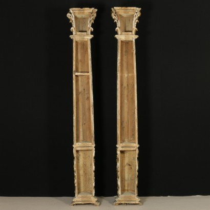 Par de columnas talladas