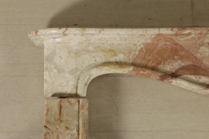 Camino in marmo di Arzo - particolare