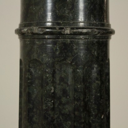 Colonna portavasi - particolare