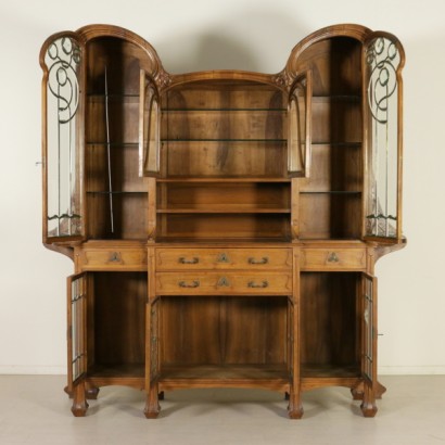 credenza, credenza liberty. credenza 900, credenza primi 900, credenza in noce, credenza in noce massello, credenza noce massello, credenza con intagli, intaglia floreali, credenza con intagli floreali, credenza carlo zen, credenza a giorno, maniglie in bronzo, di mano in mano, anticonline