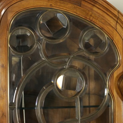 credenza, credenza liberty. credenza 900, credenza primi 900, credenza in noce, credenza in noce massello, credenza noce massello, credenza con intagli, intaglia floreali, credenza con intagli floreali, credenza carlo zen, credenza a giorno, maniglie in bronzo, di mano in mano, anticonline