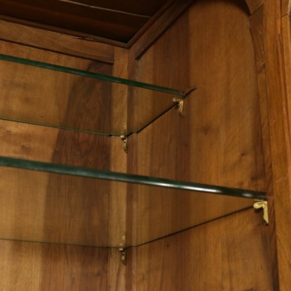 credenza, credenza liberty. credenza 900, credenza primi 900, credenza in noce, credenza in noce massello, credenza noce massello, credenza con intagli, intaglia floreali, credenza con intagli floreali, credenza carlo zen, credenza a giorno, maniglie in bronzo, di mano in mano, anticonline