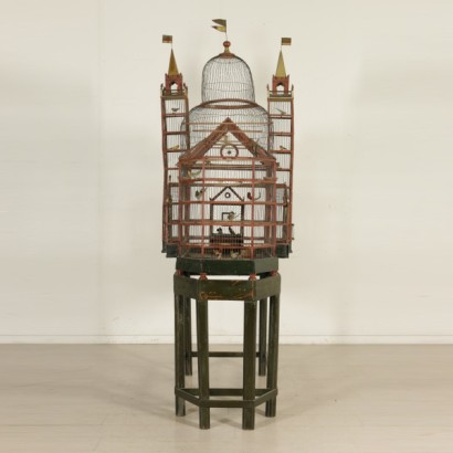 Vogelhaus in form von kathedrale