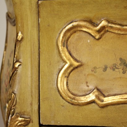 comodini, comodini antichi, coppia di comodini, comodini laccati, comodini in legno laccato, comodini 900, comodini inizi 900, comodini primi 900, comodini decorati, di mano in mano, anticonline, comodini in stile barocchetto, comodini barocchetti