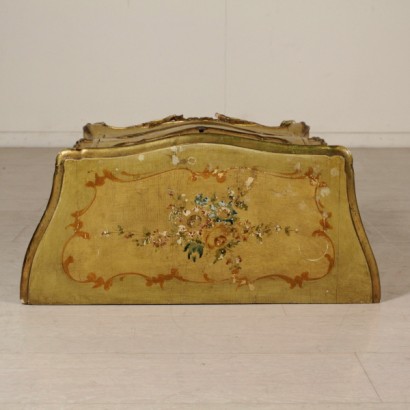 comodini, comodini antichi, coppia di comodini, comodini laccati, comodini in legno laccato, comodini 900, comodini inizi 900, comodini primi 900, comodini decorati, di mano in mano, anticonline, comodini in stile barocchetto, comodini barocchetti