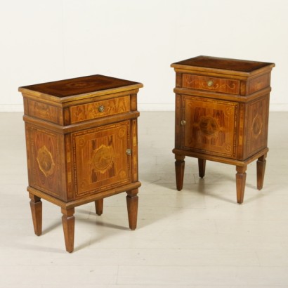 Nachttische im klassizistischen stil