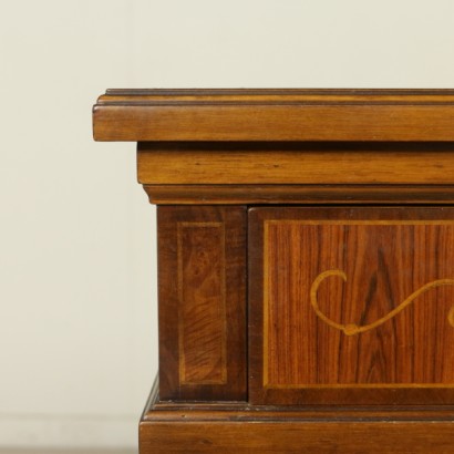 {* $ 0 $ *}, Nachttische im neoklassizistischen Stil, neoklassische Nachttische, antike Nachttische, antike Nachttische, antike Nachttische, Nachttische in Bois de Violette, 900 Nachttische, Nachttische aus der Mitte des Jahrhunderts, Nachttische aus Nussbaum, antike Möbel, antike Möbel, Möbel Antiquitäten