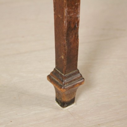 Tisch in buch - besonders